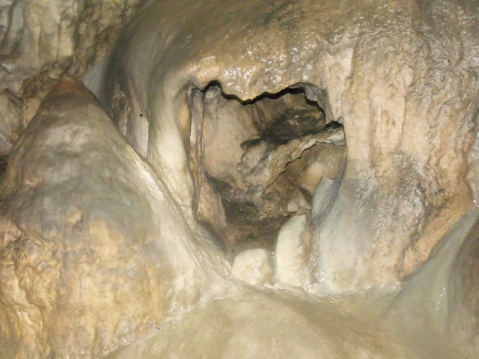 Cuptor dacic în Peștera Polovragi